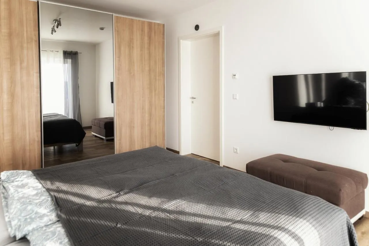 Ferienwohnung Bergaecker Neualbenreuth 0*,  Tyskland